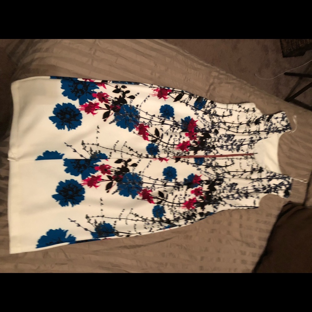 Worthington dress, slimming body con